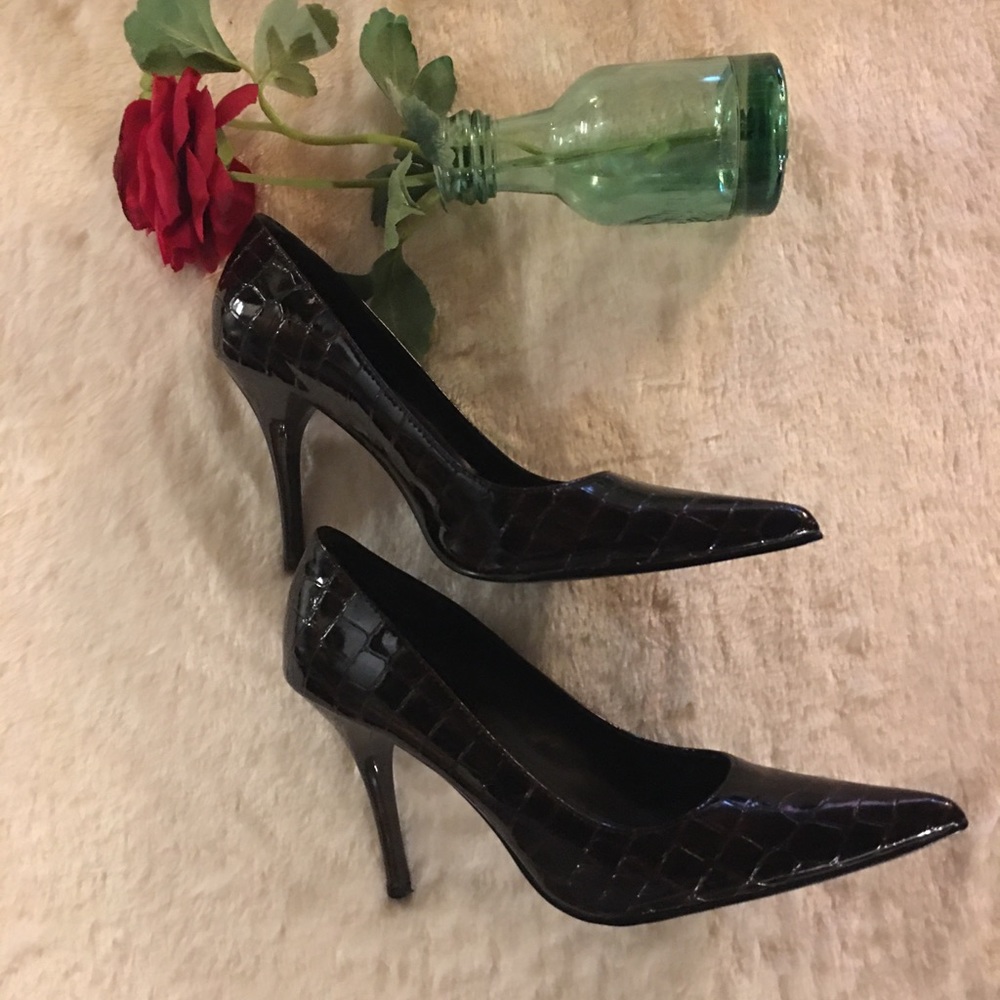 Newport News-Brown/pointed toe pumps. Sz 8.   🥂